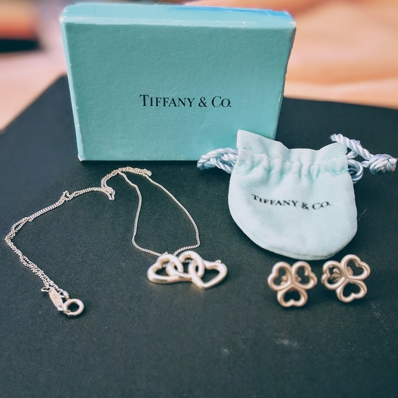 Vintage Tiffany & Co. Clover Triple Heart Earrings – Sterling Silver - Picture 5 of 7